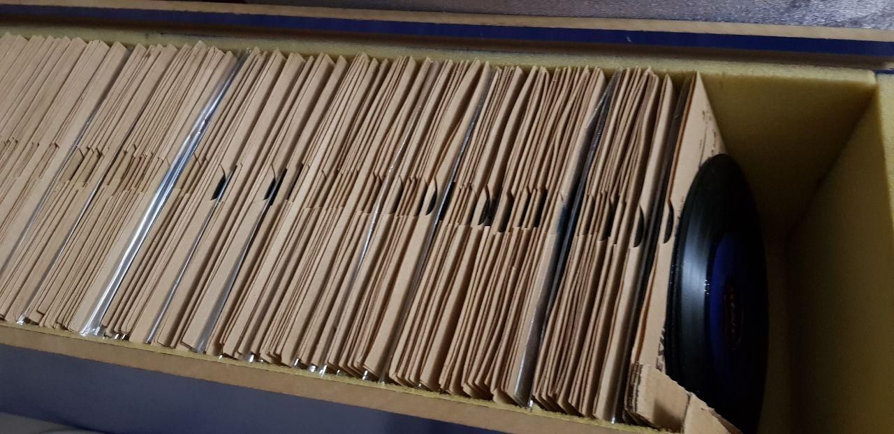 صفحه گرام و گرامافون|کلکسیون اشیاء عتیقه|اصفهان, مسجد مصلی|دیوار