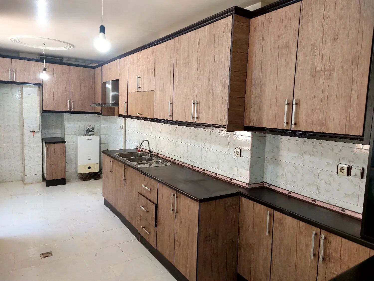ست کابینت سالم درب ام دی اف باهود و سینک ظرفشویی|آب‌چکان و نظم‌دهنده ظروف|همدان, |دیوار