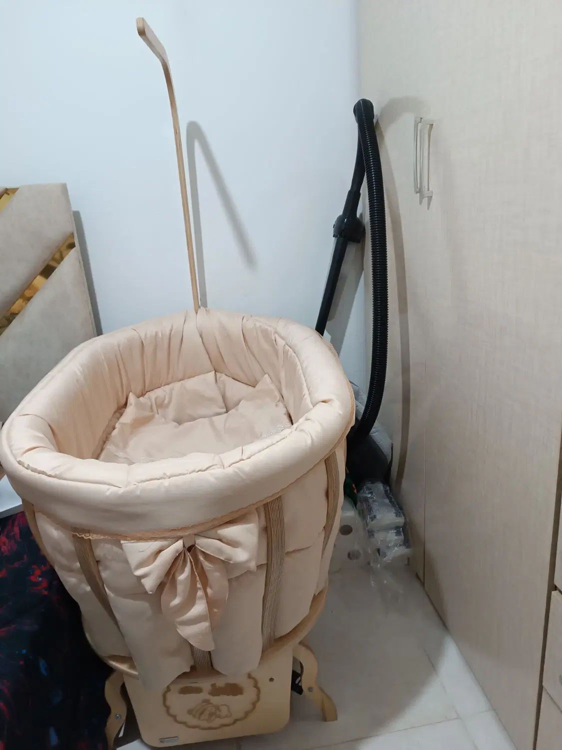 گهواره بچه نو|اسباب و اثاث بچه|رشت, دیانتی|دیوار