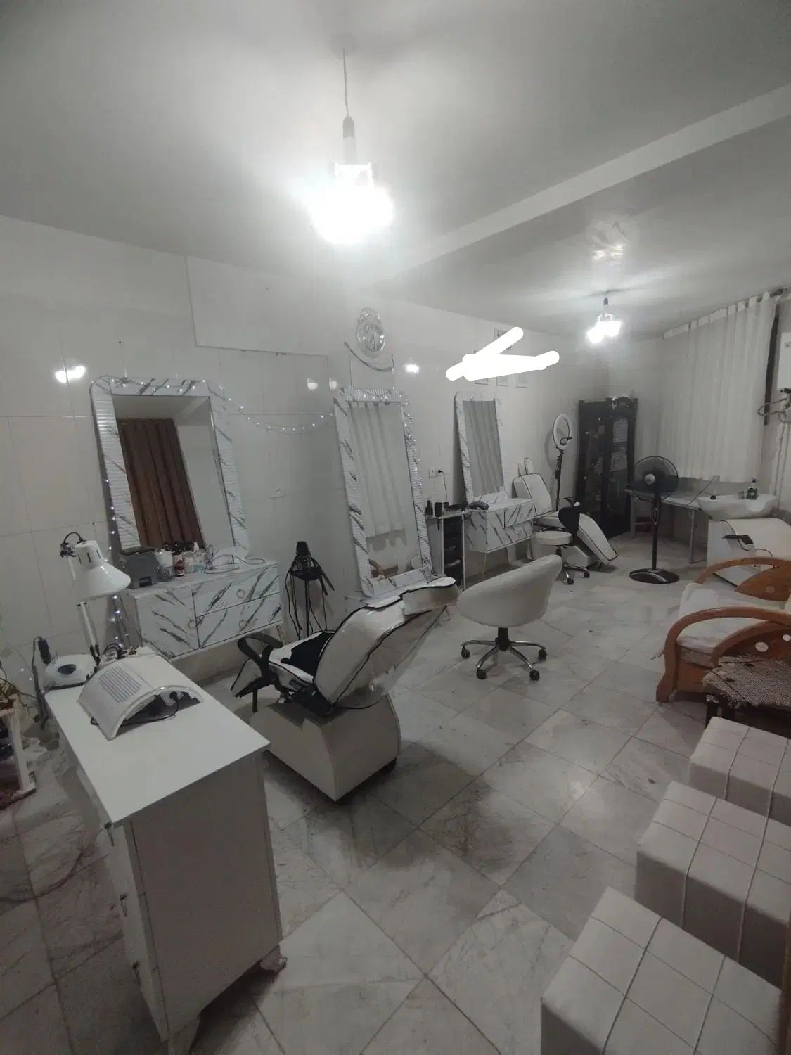 فروش کلیه وسایل ارایشگاه تکی فروحته نمیشه|آرایشگاه و سالن‌های زیبایی|اسفراین, |دیوار