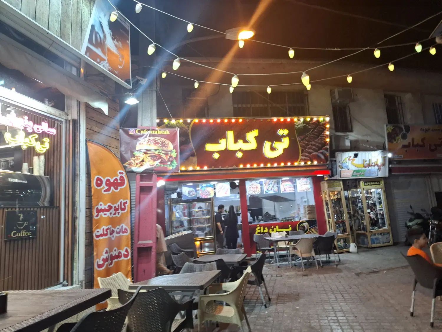 تعدادی خانم جهت تکمیل کادر آشپزخانه نیازمندیم|استخدام خدمات فروشگاه و رستوران|رشت, چله خانه|دیوار