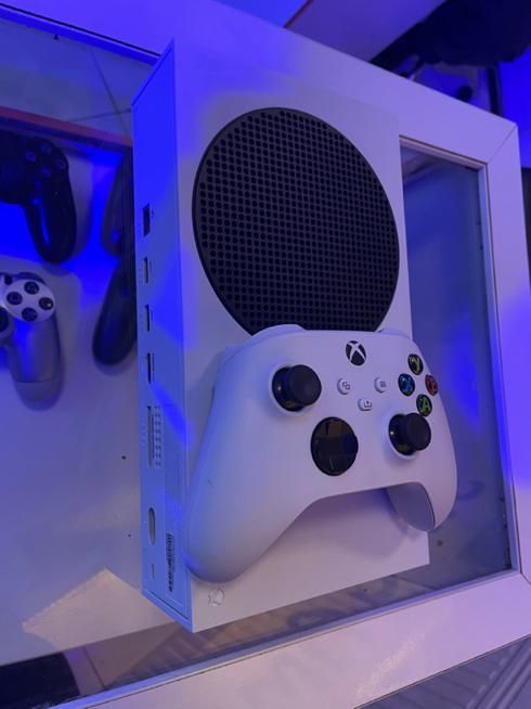 Xbox series s همراه با گارانتی|کنسول، بازی ویدئویی و آنلاین|رشت, معلم|دیوار