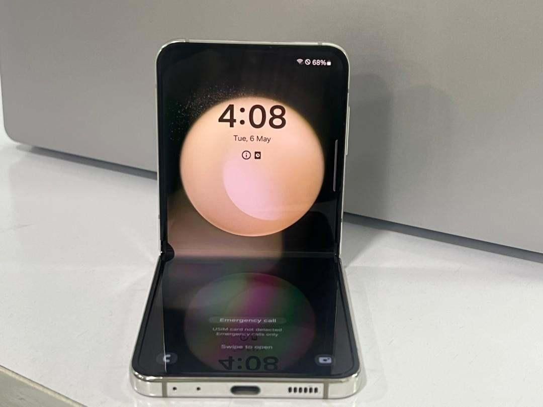 سامسونگ galaxy z flip 5 با حافظه ۲۵۶ گیگابایت|موبایل|تهران, میدان ولیعصر|دیوار
