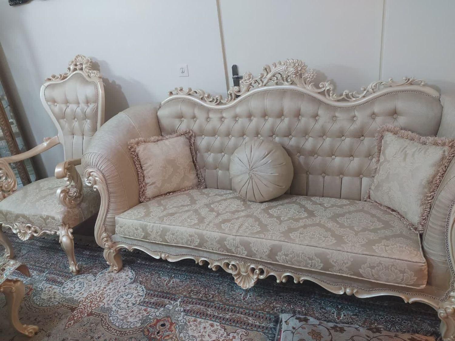 مبل و میز ناهار خوری سلطنتی همراه با ویترین|مبلمان خانگی و میز عسلی|تهران, قصر فیروزه ۱|دیوار