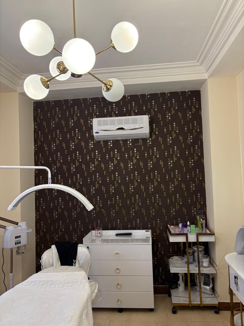 اجاره اتاق بزرگ در سالن زیبایی بر اصلی گلسار|اجارهٔ دفتر کار، اتاق اداری، مطب|رشت, گلسار|دیوار