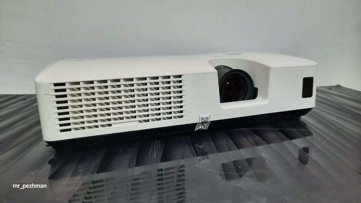 ویدئو پروژکتور استوک وارداتی Hitachi CP-X2021WN|تلویزیون و پروژکتور|رشت, لاکانی|دیوار