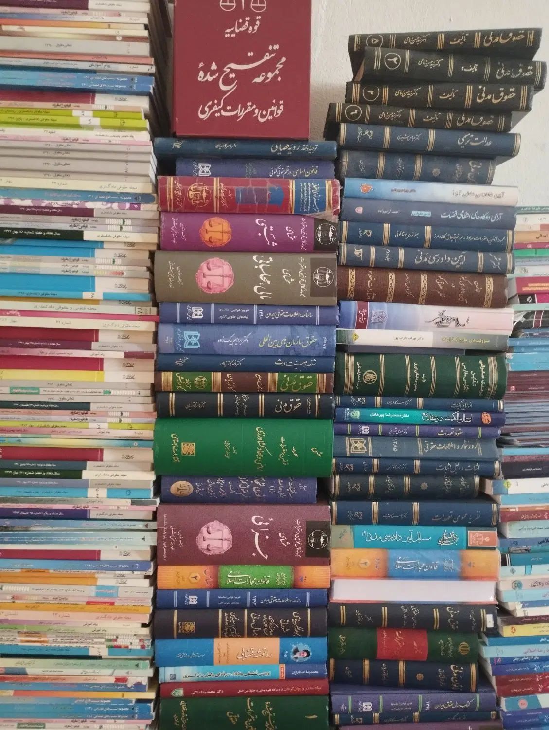 کتابهای حقوقی بیش از ۶۰۰ جلد|کتاب و مجله آموزشی|بابل, |دیوار