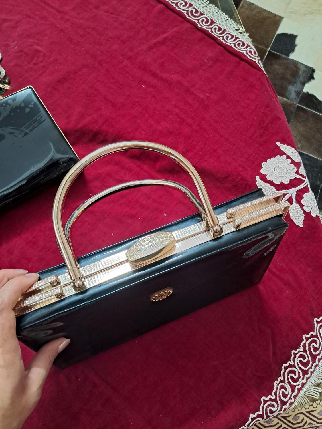 ساعت دیواری گل مصنوعی کیف مجلسی|گل مصنوعی|قوچان, |دیوار