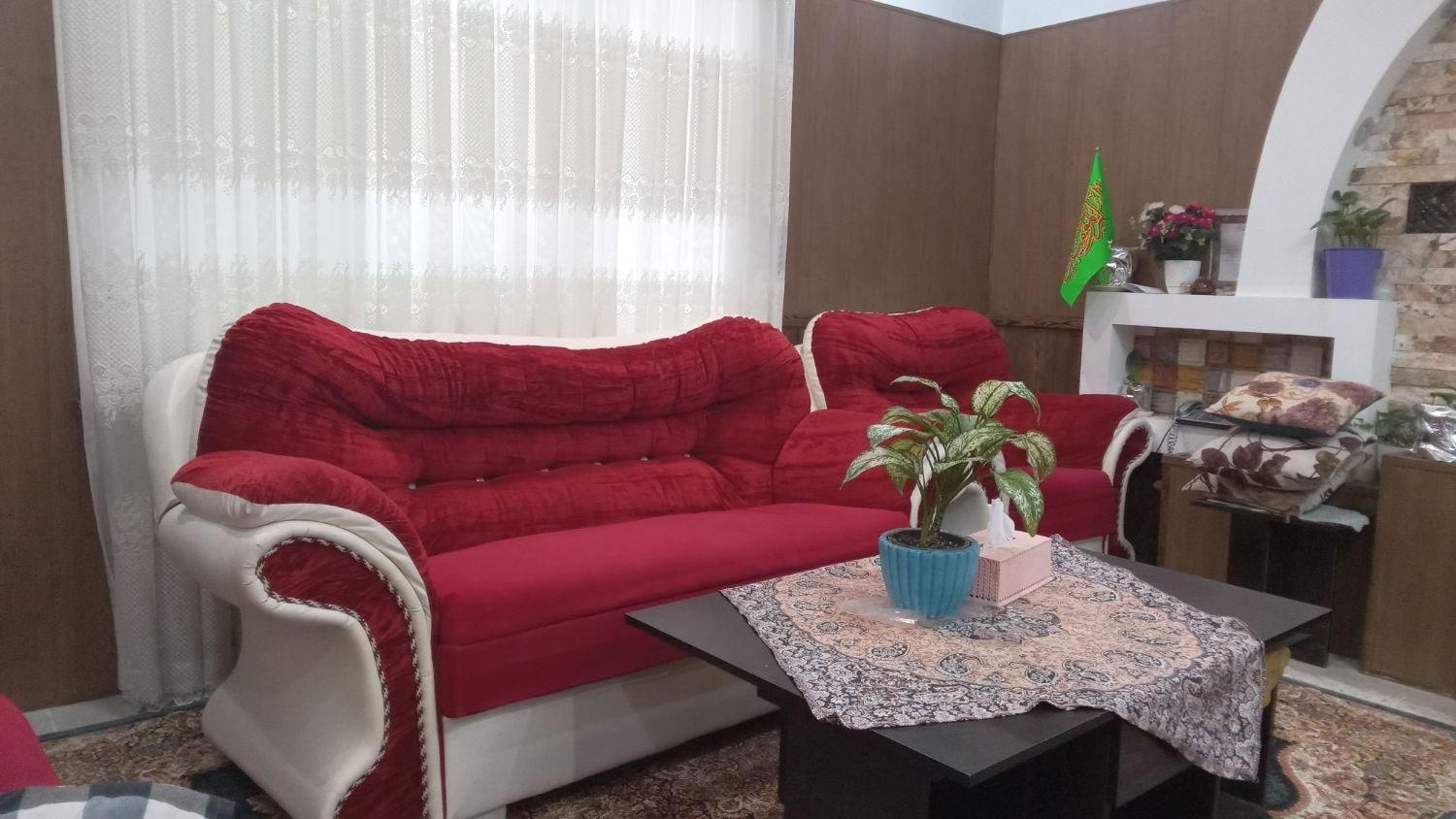 مبلمان زیباوراحت به علت جابه جایی حراج کردم|مبلمان خانگی و میز عسلی|لنگرود, |دیوار