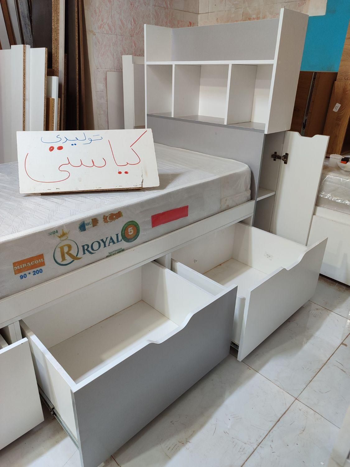 تخت یک نفره . سرویس خواب.میز تحریر.تخت کیاستی|تخت و سرویس خواب|مشهد, گلبرگ شمالی|دیوار