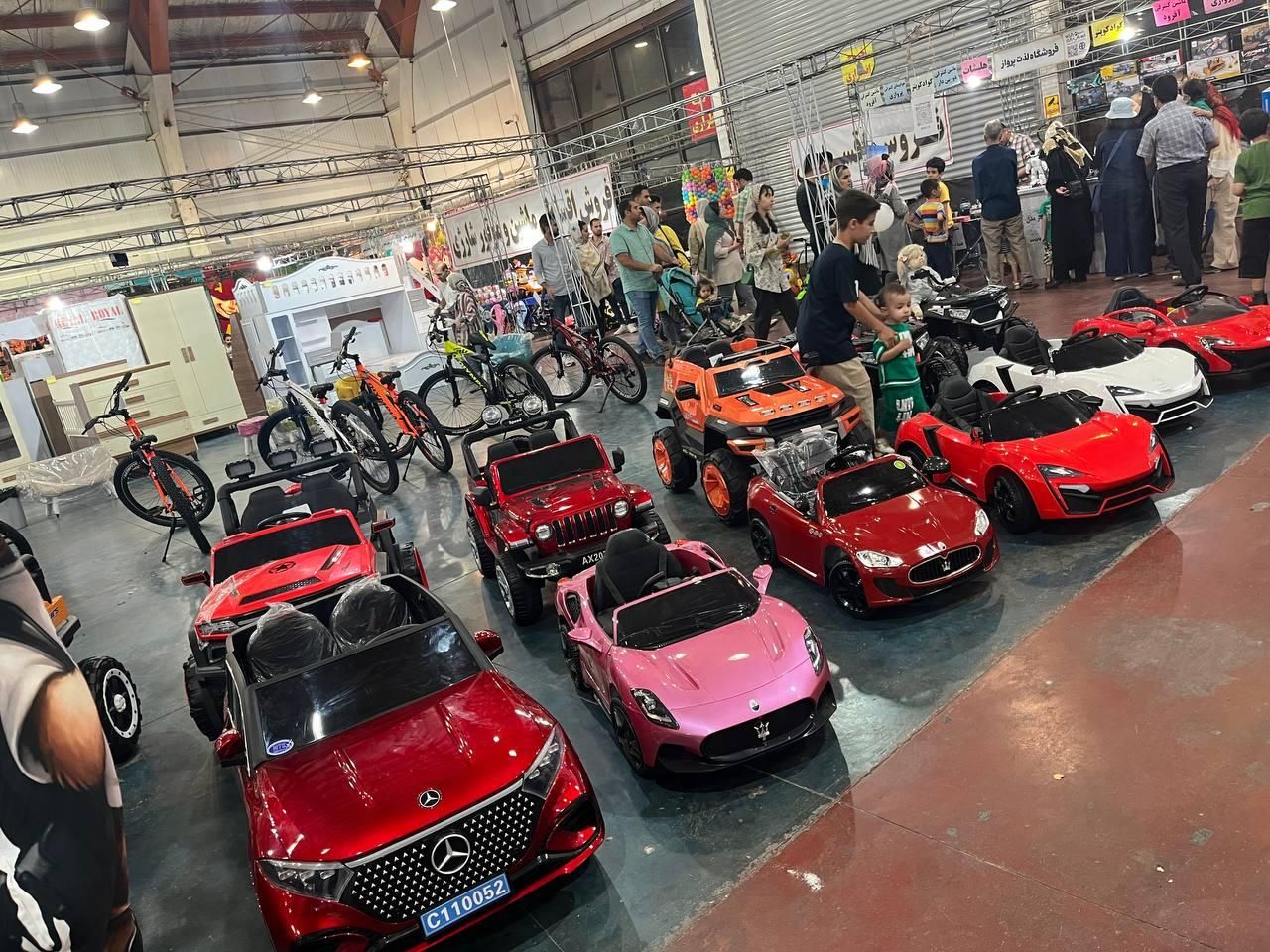 مرسدس بنز و لندکروز آفرود*جیپ شارژی بوئین زهرا|اسباب‌بازی بچه|بوئین زهرا, |دیوار