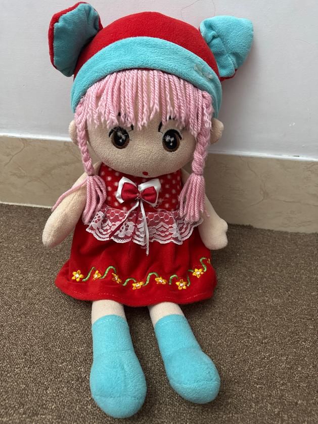 تعدادی اسباب بازی و پازل و عروسک|اسباب‌بازی بچه|قم, انسجام|دیوار