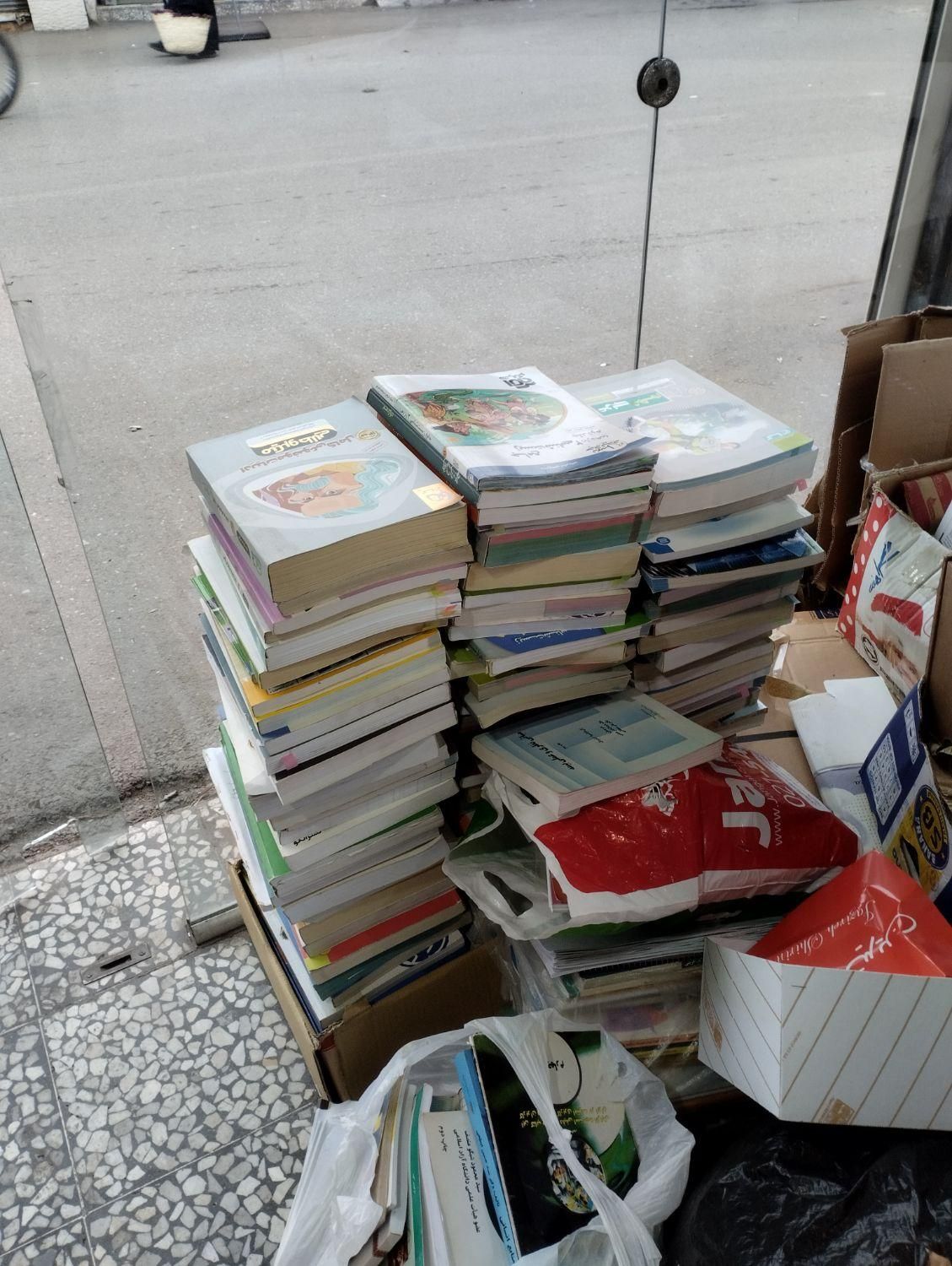 کتاب،کاغذ،دفتر،روزنامه باطله، ضایعات چاپخانه|عمده‌فروشی|رشت, شهرک صبا|دیوار