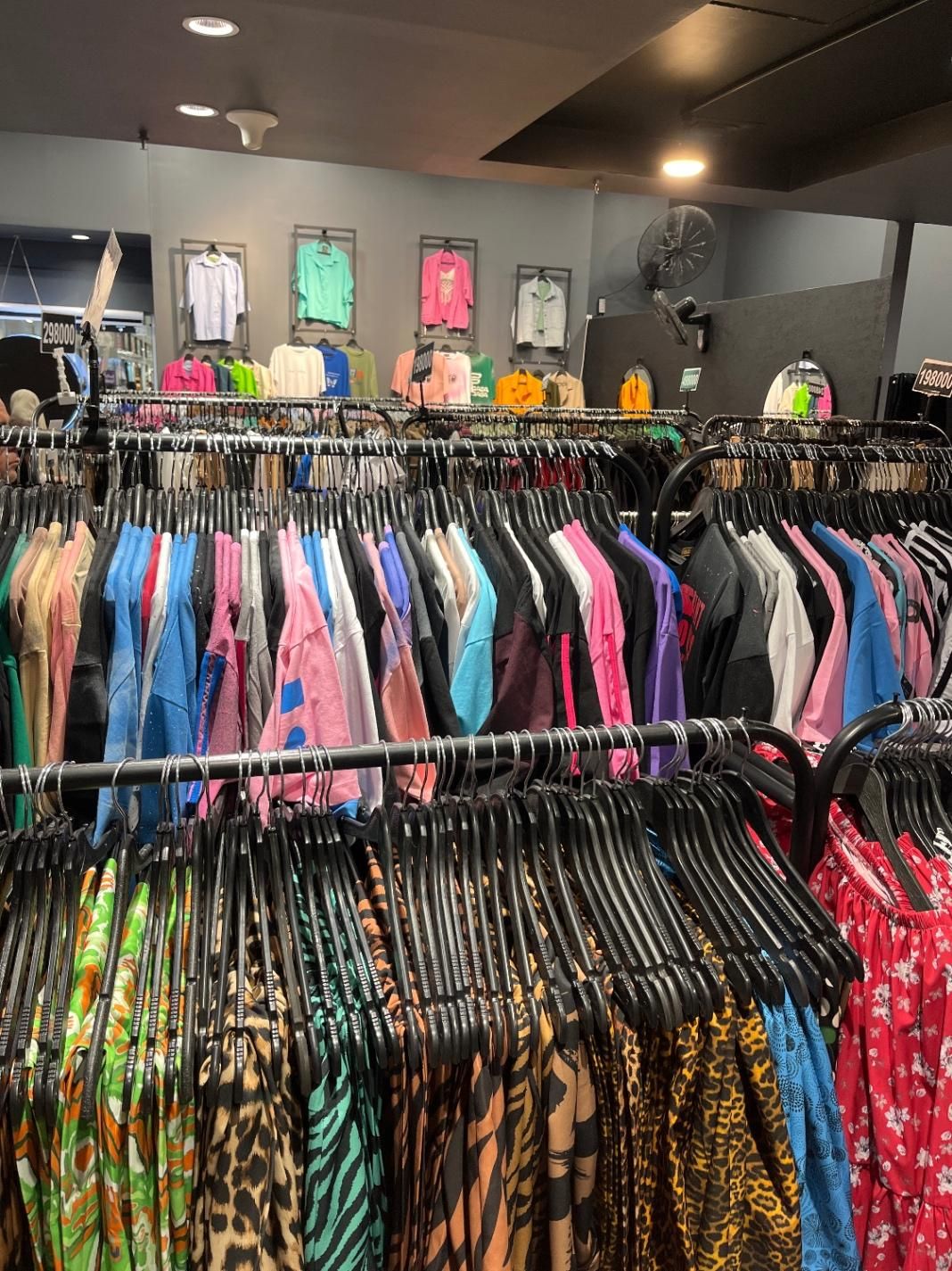 فروشنده اقا و‌خانم جهت کار در لباس زنانه|استخدام بازاریابی و فروش|تهران, بازار|دیوار