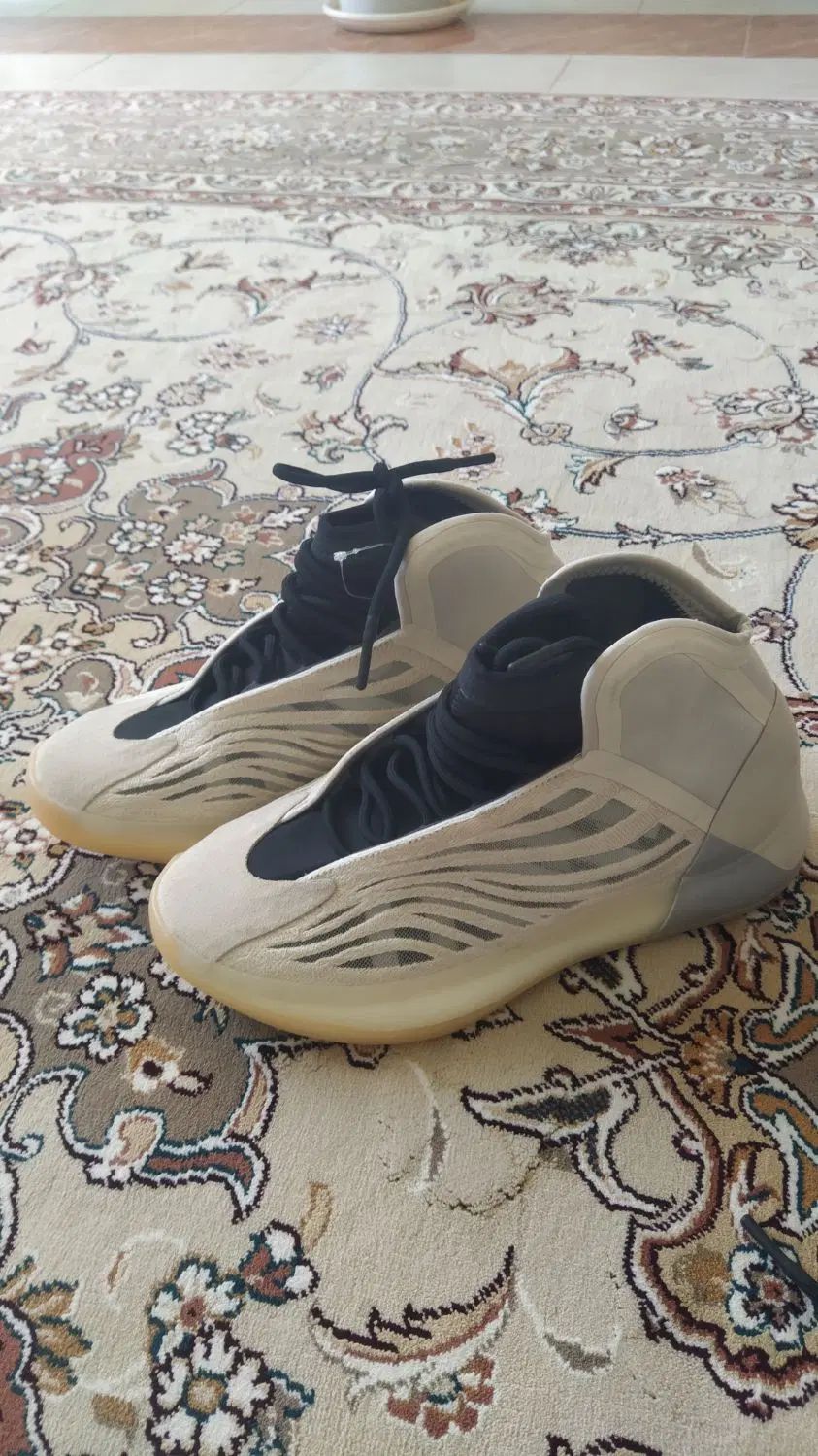 کفش adidas،yeezy اصل،اورجینال و باکیفیت عالی|کیف، کفش، کمربند|کرمانشاه, |دیوار