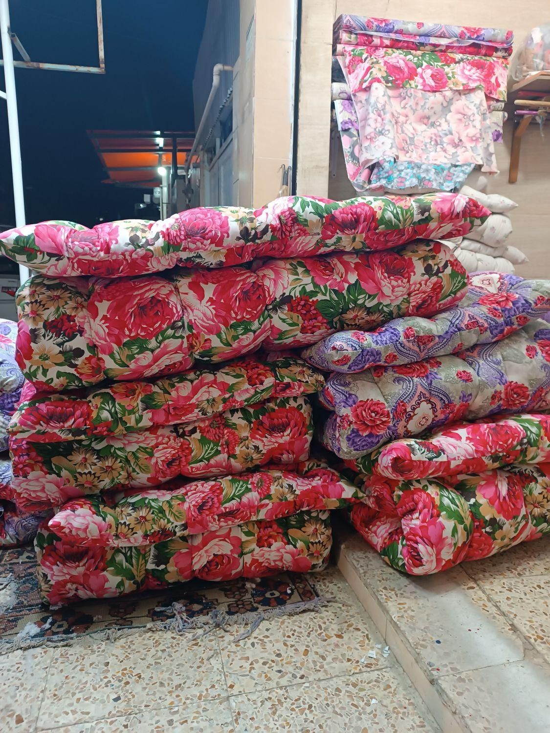 تشک و بالشت پنبه ای|رختخواب، بالش، پتو|اهواز, منبع اب|دیوار