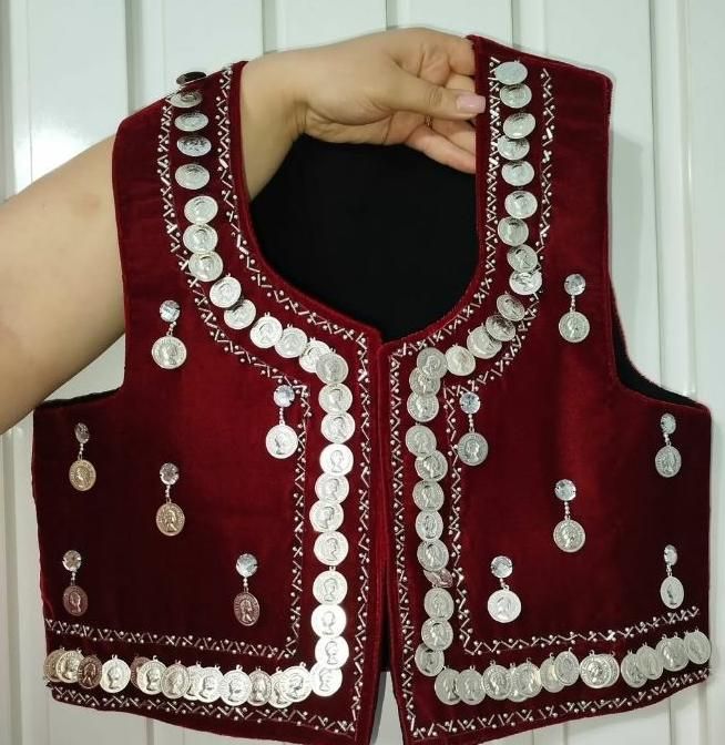 سخمه کوردی|لباس|دهگلان, |دیوار