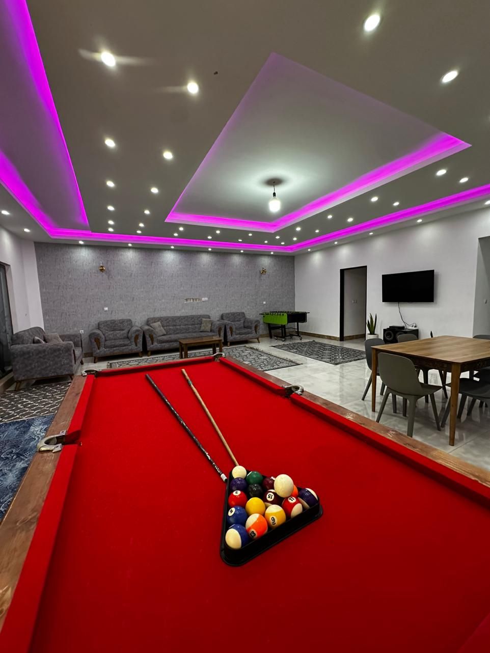 ویلای استخر و جکوزی دار /میز بیلیارد و فوتبال دستی|اجارهٔ کوتاه‌مدت ویلا و باغ|سرخرود, |دیوار