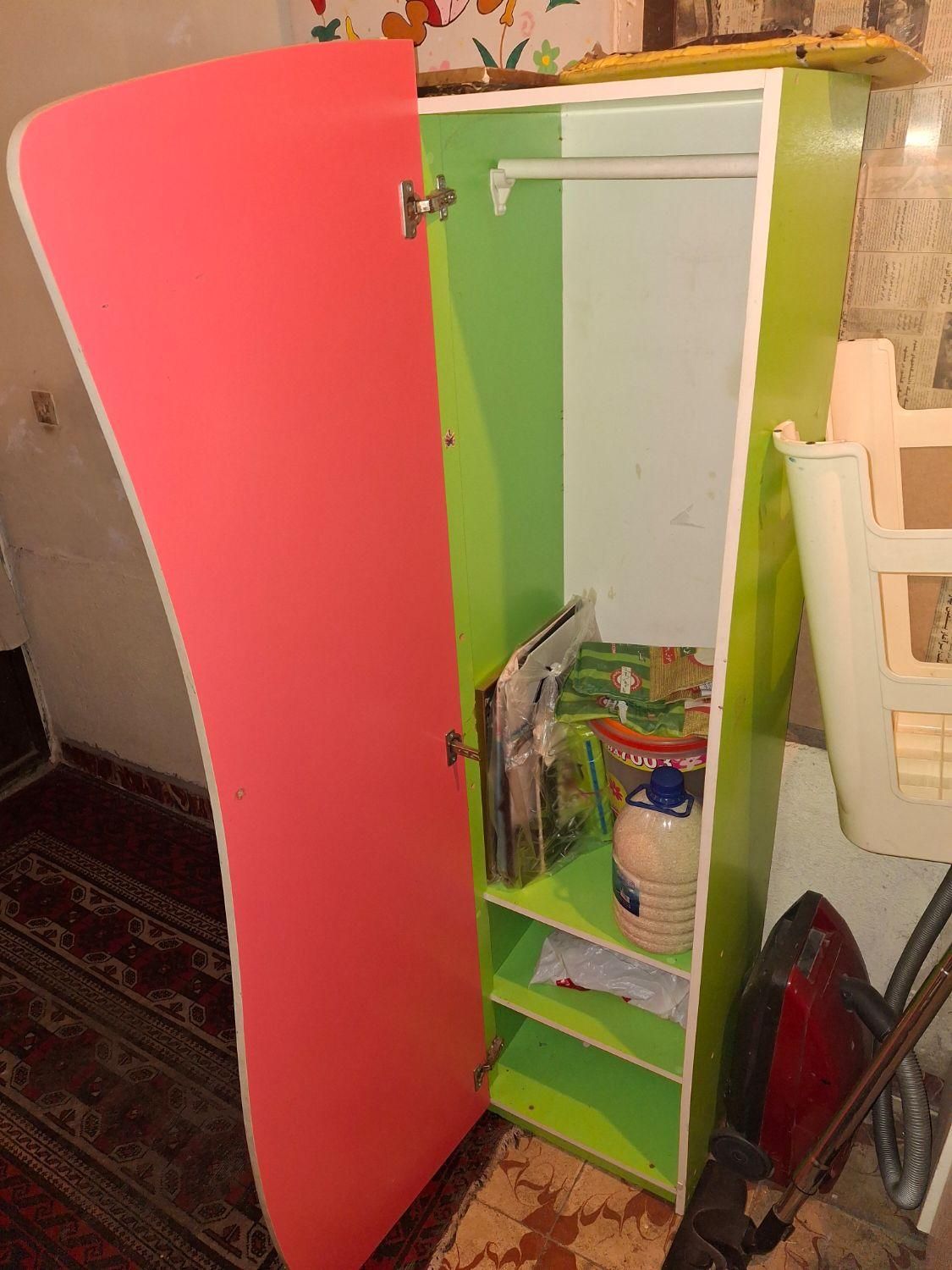 تخت و کمد و پاتختی|اسباب و اثاث بچه|گرگان, |دیوار