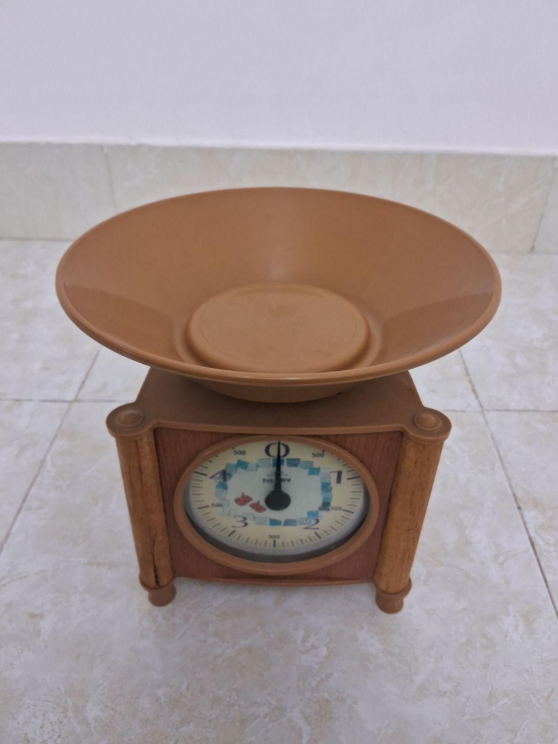 ترازوی آشپزخانه|ظروف پخت‌وپز|قائن, |دیوار