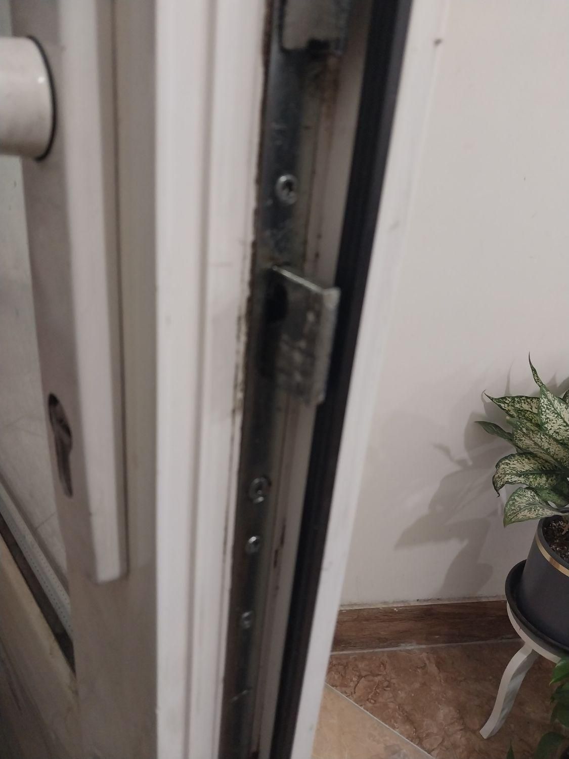 نصب و تعمیرات ریگلاژ درب و پنجره دوجداره وآلمینیوم|خدمات پیشه و مهارت|سیرجان, |دیوار