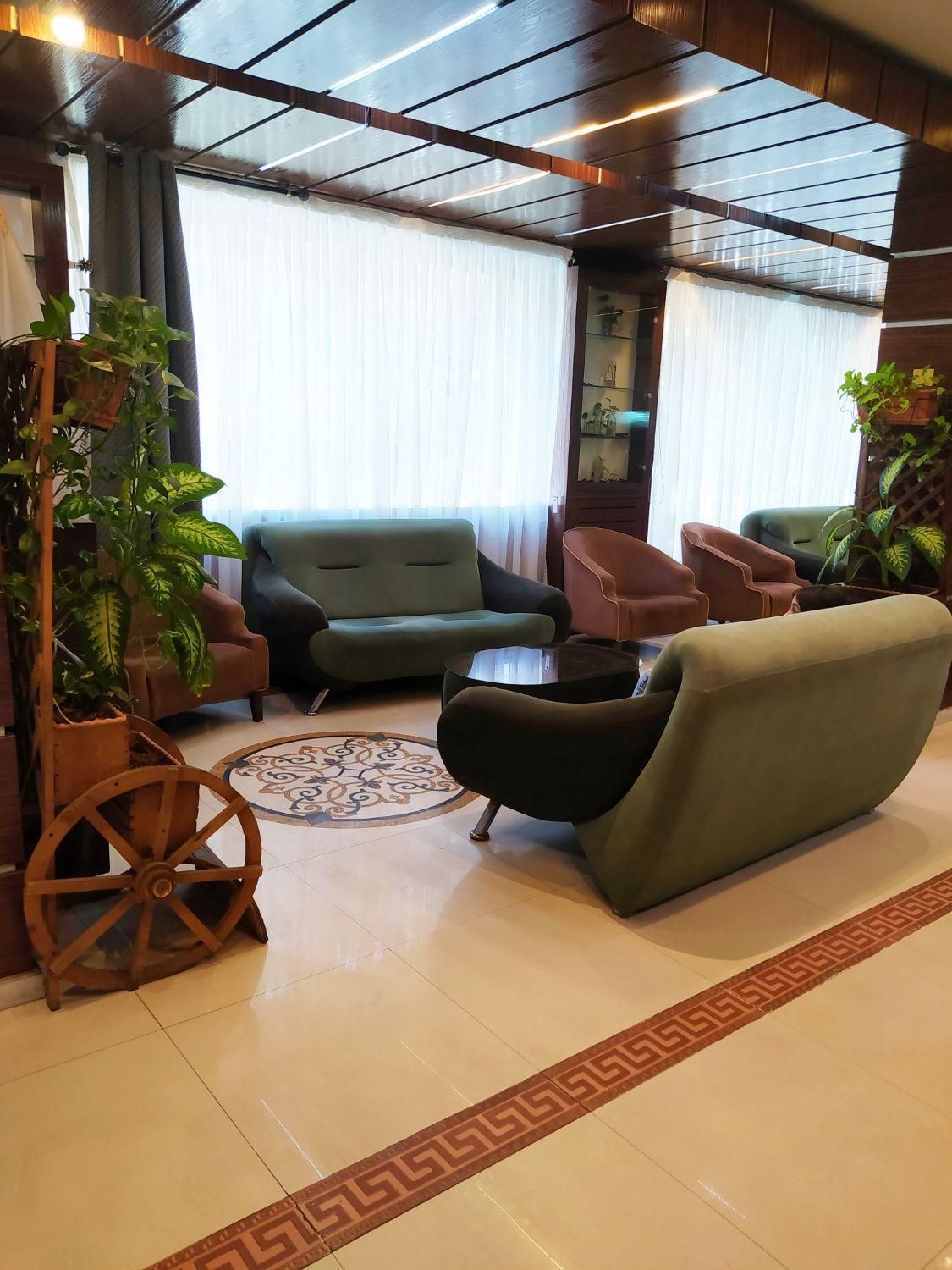 اجاره هتل تک قیمت مناسب|اجارهٔ کوتاهمدت آپارتمان و سوئیت|مشهد, عنصری|دیوار