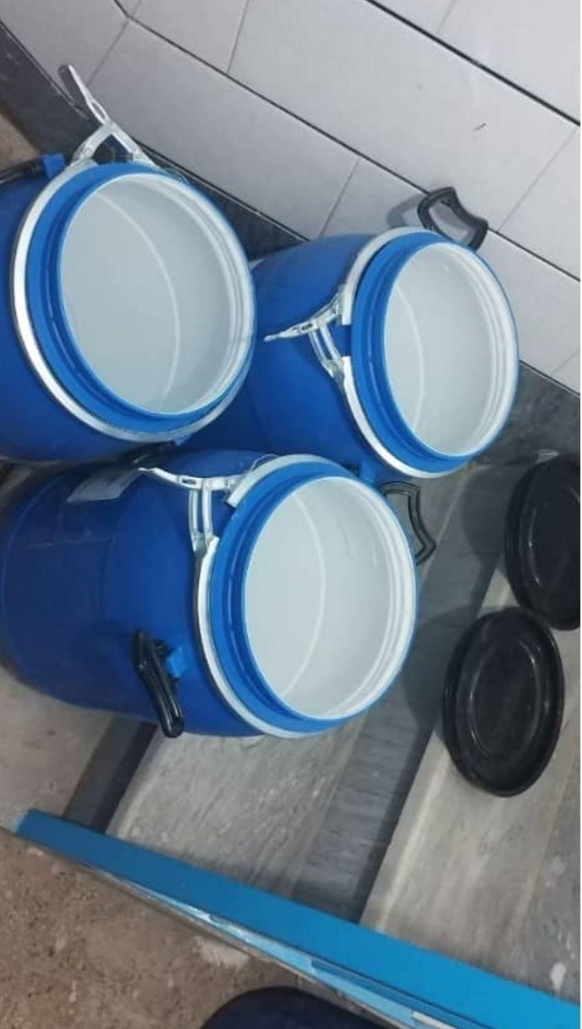 بشکه وگالن|ظروف نگهدارنده، پلاستیکی، یک‌بارمصرف|ساوه, |دیوار