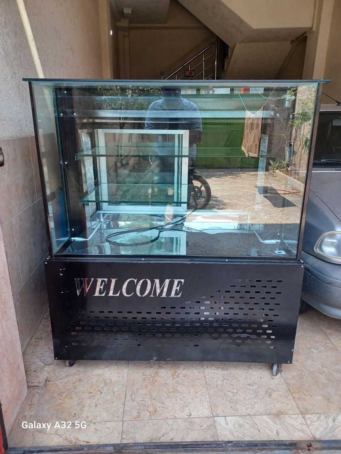یخچال ویترینی بسیار شیک.فروش بصورت نقد اقساط|فروشگاه و مغازه|سیاهکل, |دیوار