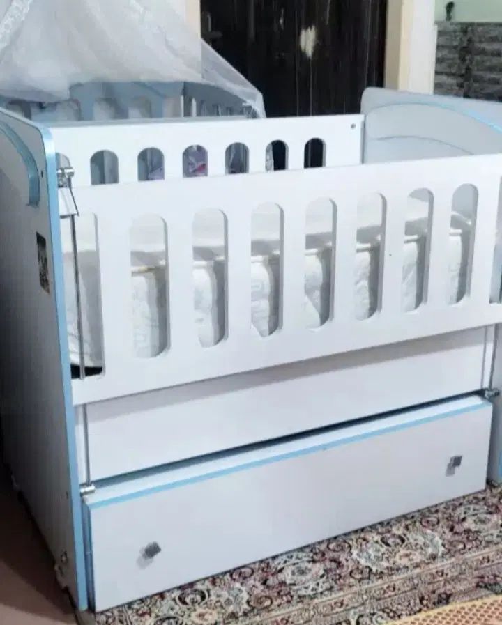 تخت کودک و نوزاد با تشک تخت|تخت و صندلی بچه|کرج, خرمدشت|دیوار