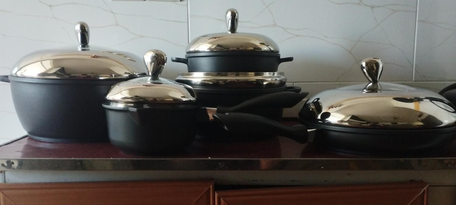 سرویس قابلمه چدن|ظروف پختوپز|میانه, |دیوار