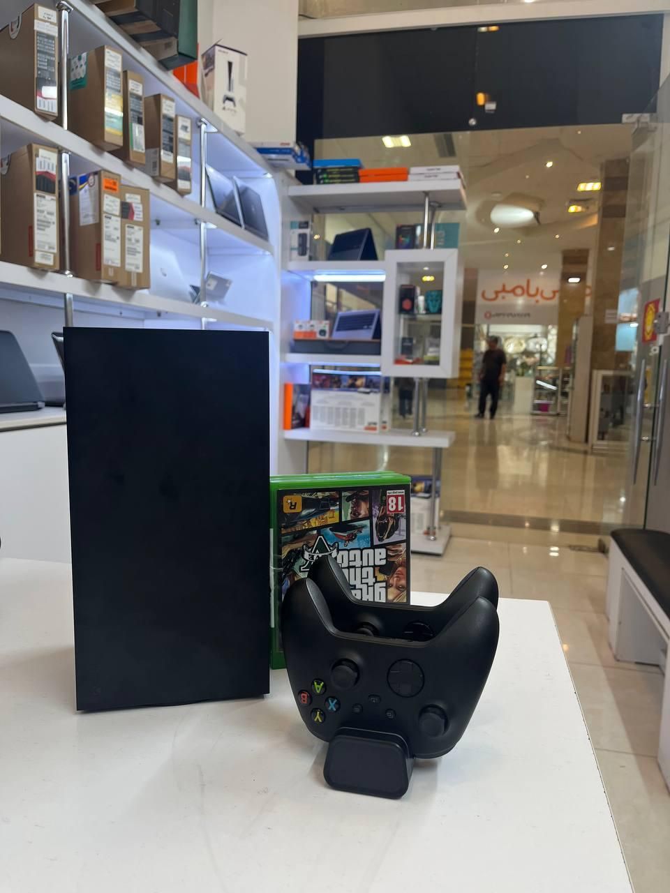 xbox سری x دو دسته با 3 تا بازی cd|کنسول، بازی ویدئویی و آنلاین|گرگان, |دیوار