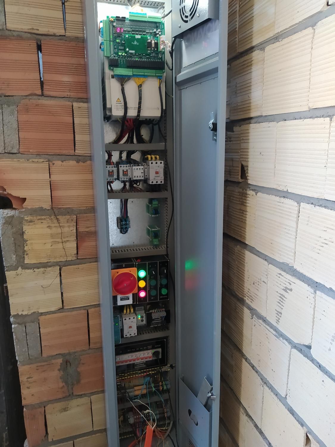 نصب، تعمیر ، نگه داری ، تهیه انواع قطعات آسانسور|خدمات پیشه و مهارت|تبریز, |دیوار