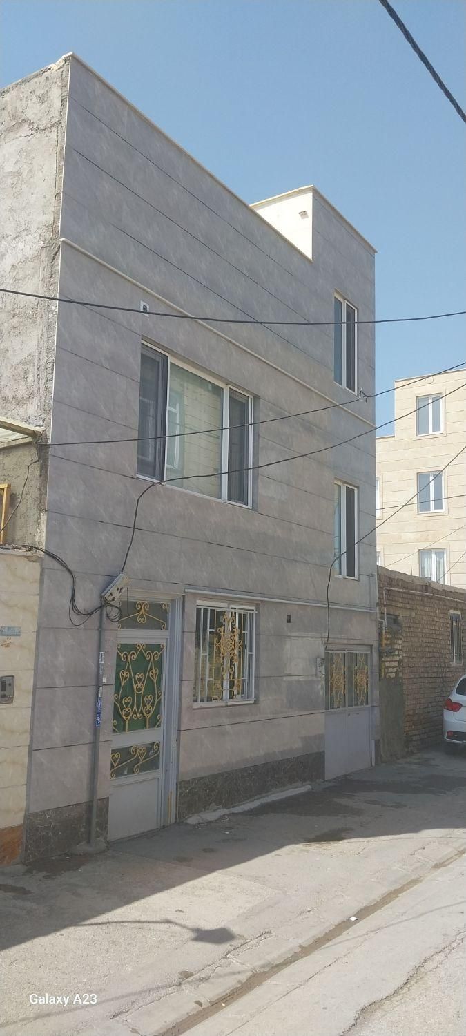 خانه دوطبقه ویلایی شریفیه پشت پاسگاه شریف آباد|فروش خانه و ویلا|محمدیه-قزوین, |دیوار