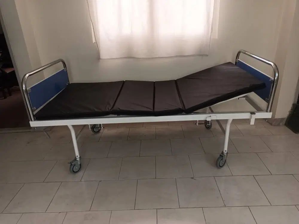 تخت بیمارستانی سه شکن مکانیکی رویه فلزی|آرایشی، بهداشتی، درمانی|تهران, خانی‌آباد|دیوار