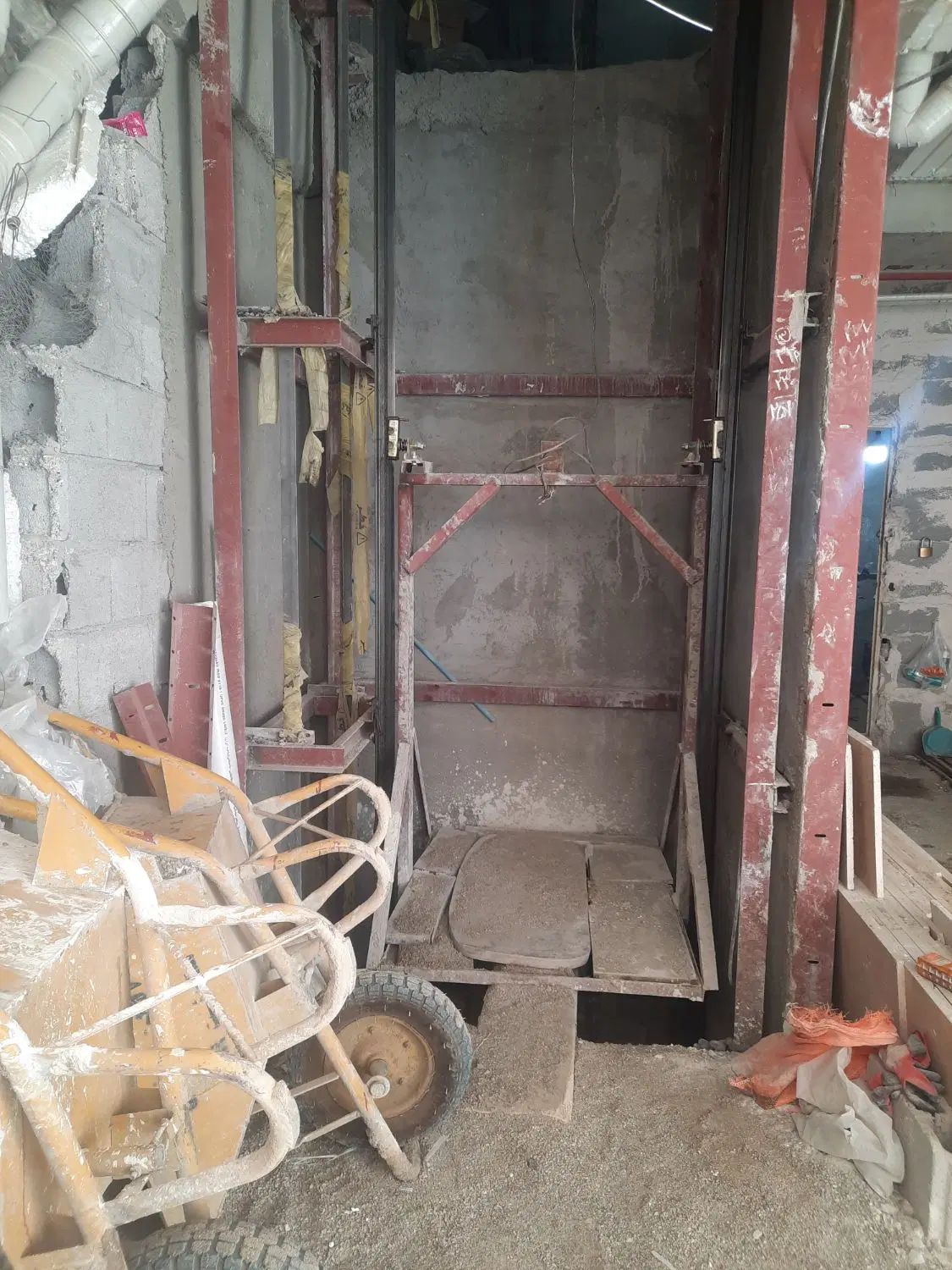 استخدام نگهبان ۲۴ ساعته در ساختمان در حال ساخت|استخدام سرایداری و نظافت|تهران, استاد معین|دیوار