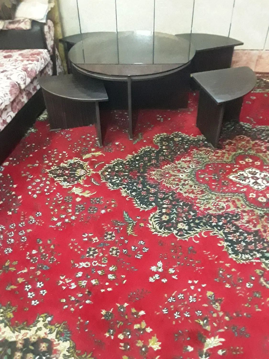 میز وچهار عسلی در حد نو دو تومن با یه تخفیف کوچیک|مبلمان خانگی و میز عسلی|فلاورجان, |دیوار