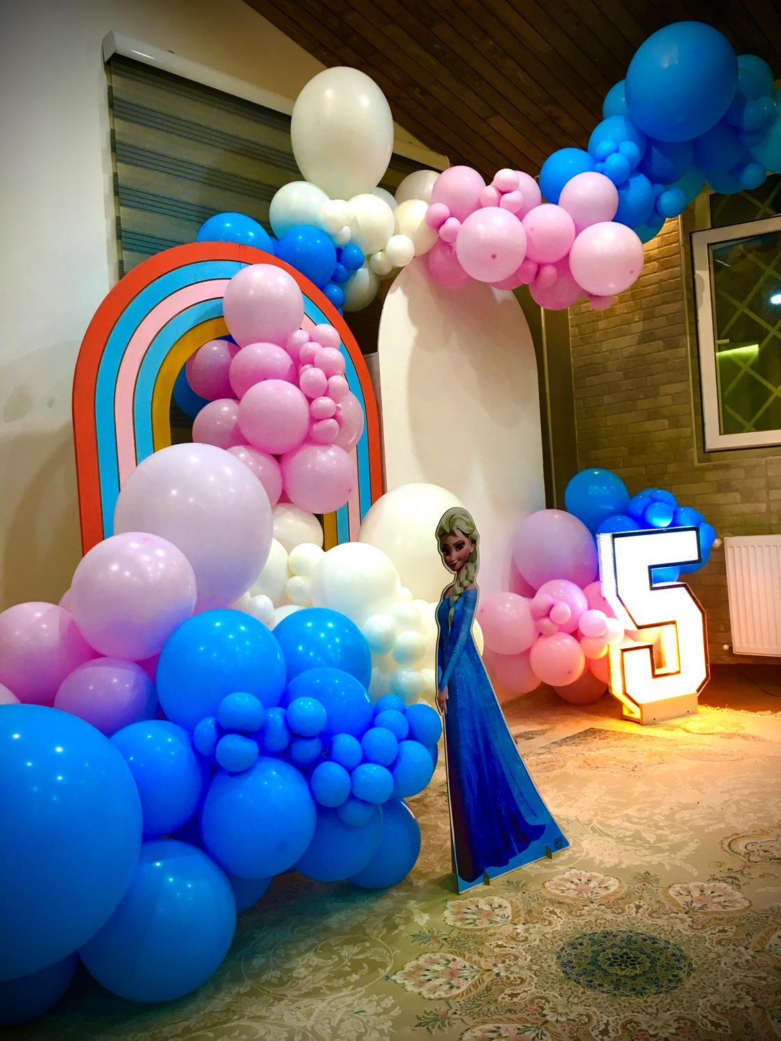 بادکنک آرایی و دیزاین مجالس|خدمات پذیرایی، مراسم|کرمان, |دیوار