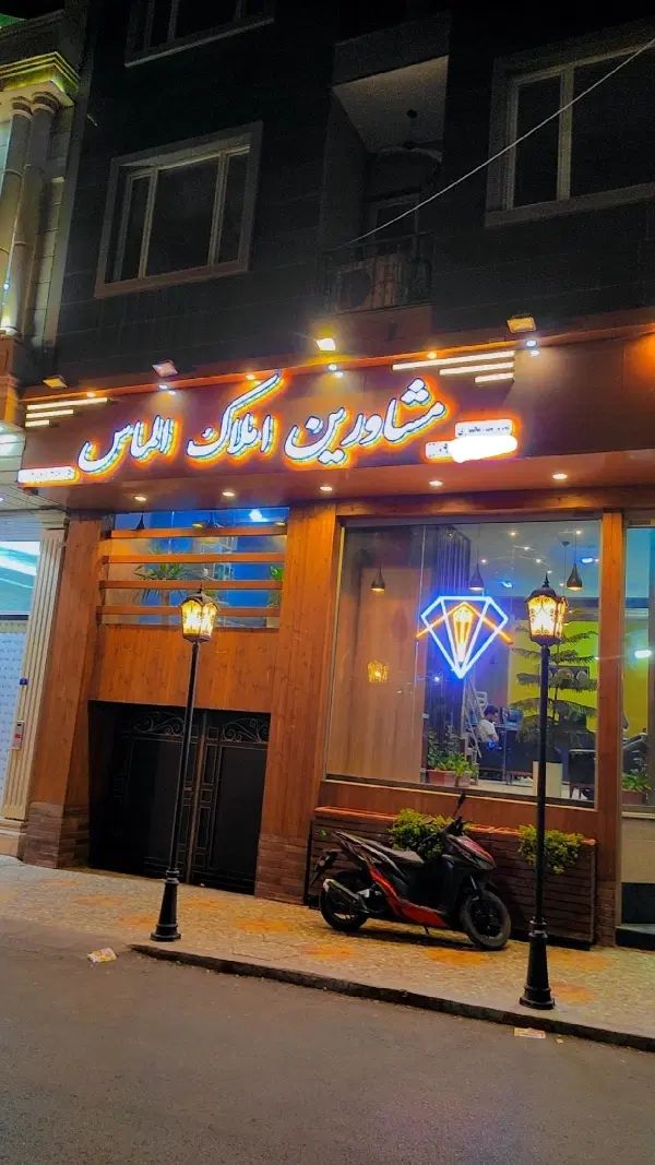 ۱۱۰متری.واقع درخیابان شریعتی.مناسب سالن و دفتر کار|اجارهٔ دفتر کار، اتاق اداری، مطب|ساوه, |دیوار