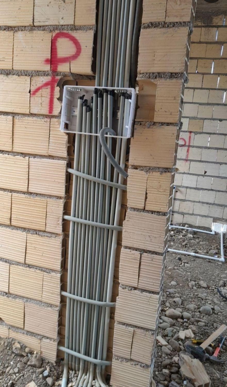 برق کاری سیم کشی لوله گذاری برقکار|خدمات پیشه و مهارت|تالش, تالش|دیوار