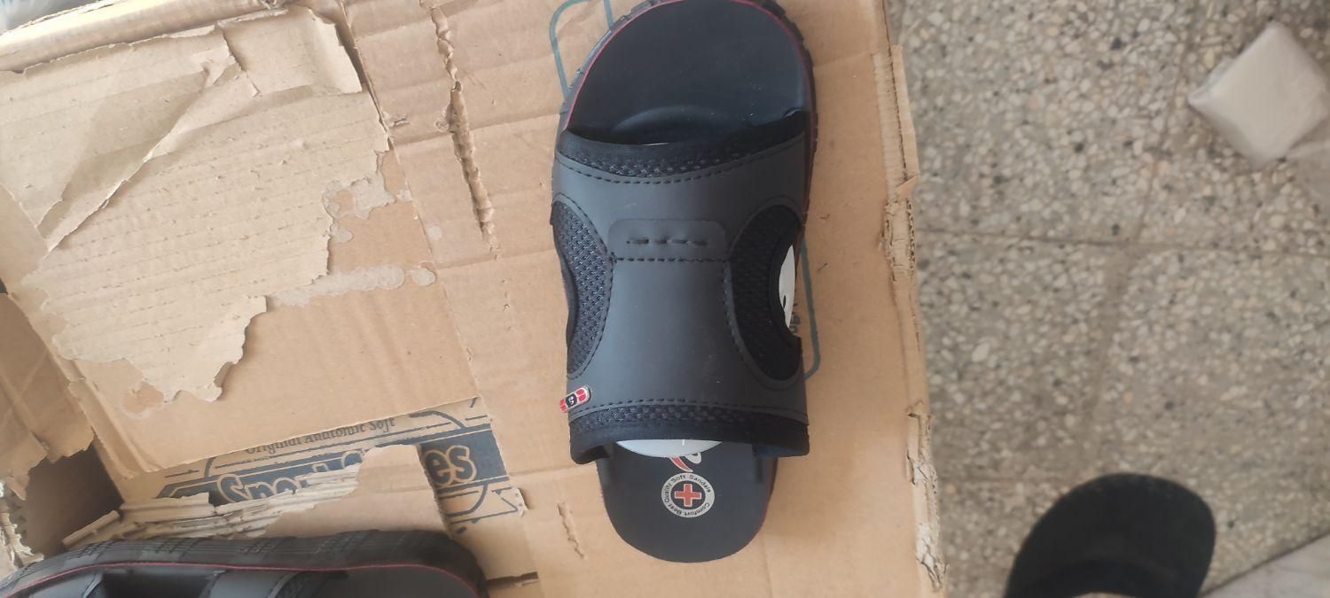 دمپایی|کیف، کفش، کمربند|اصفهان, باتون|دیوار