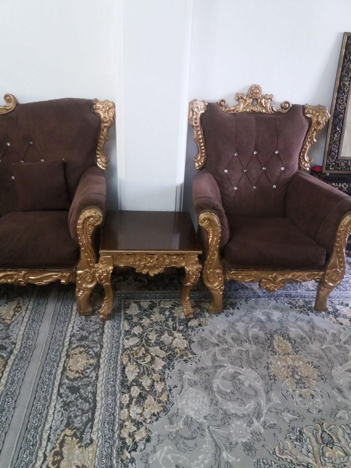 مبلمان کلاسیک همراه جلو مبلی و میز عسلی|مبلمان خانگی و میز عسلی|لاهیجان, امیرشهید|دیوار