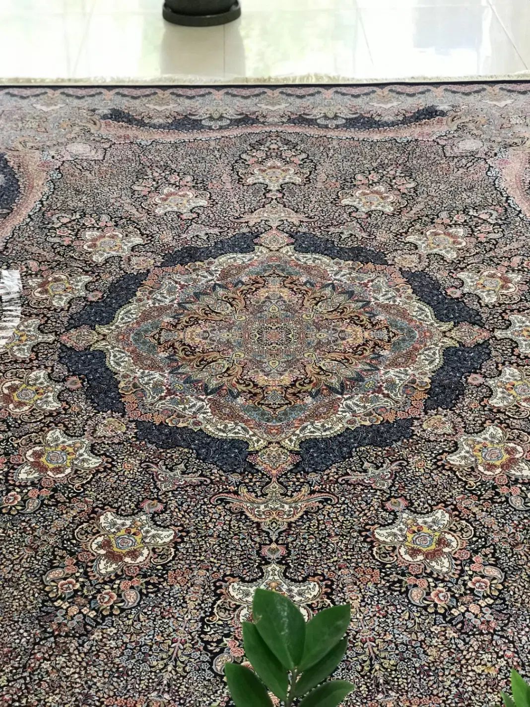 دو تخته فرش ۱۲۰۰ شانه تراکم ۳۶۰۰ سورمه ای|فرش|نسیم‌شهر, |دیوار