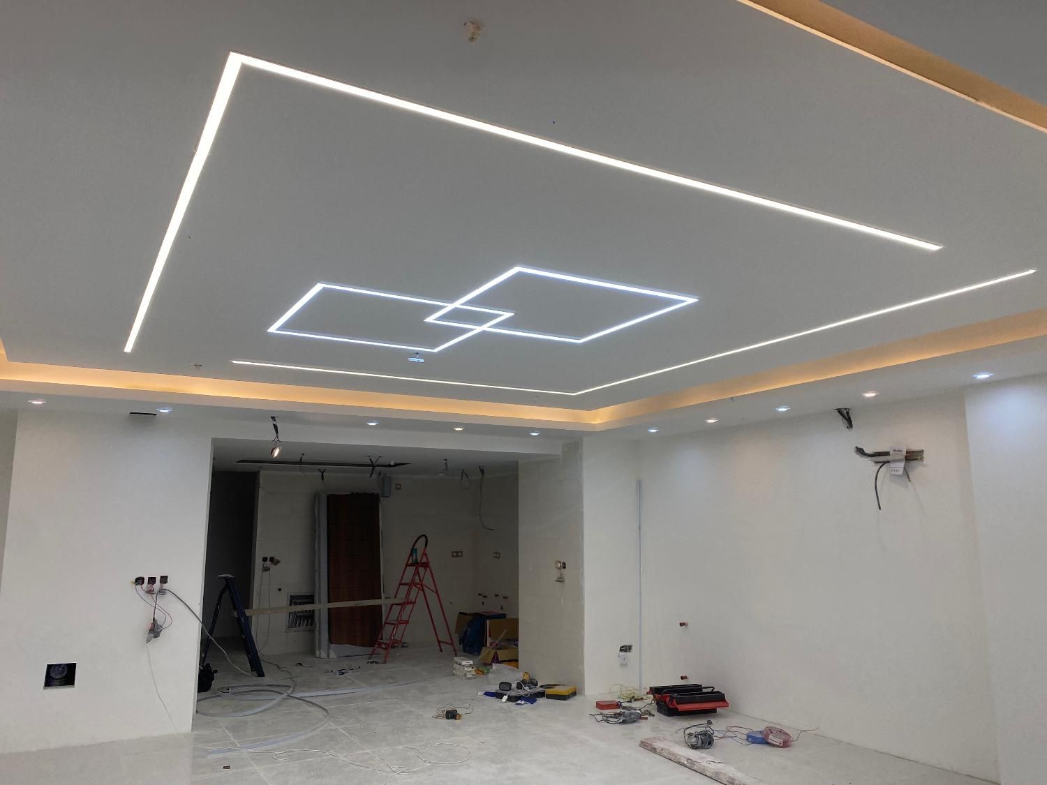 لاین نوری|لامپ و چراغ|شیراز, فرهنگ شهر|دیوار