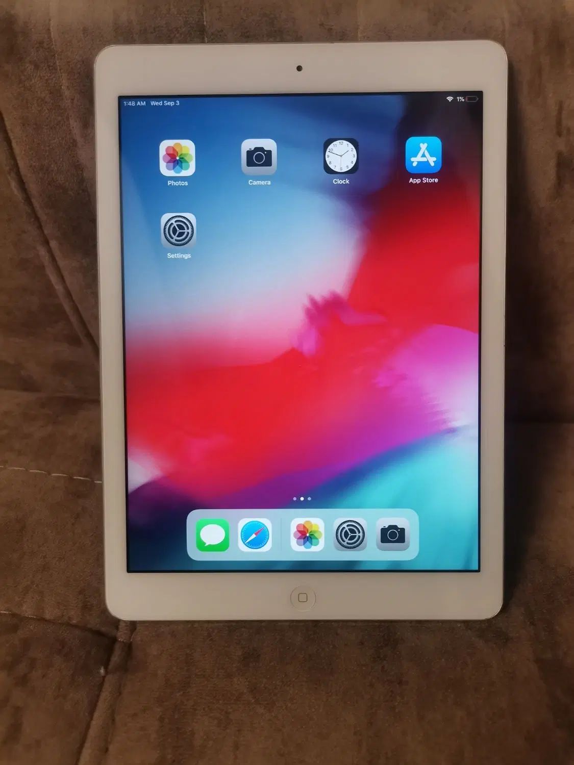 ipad|تبلت|کرج, بنیاد|دیوار
