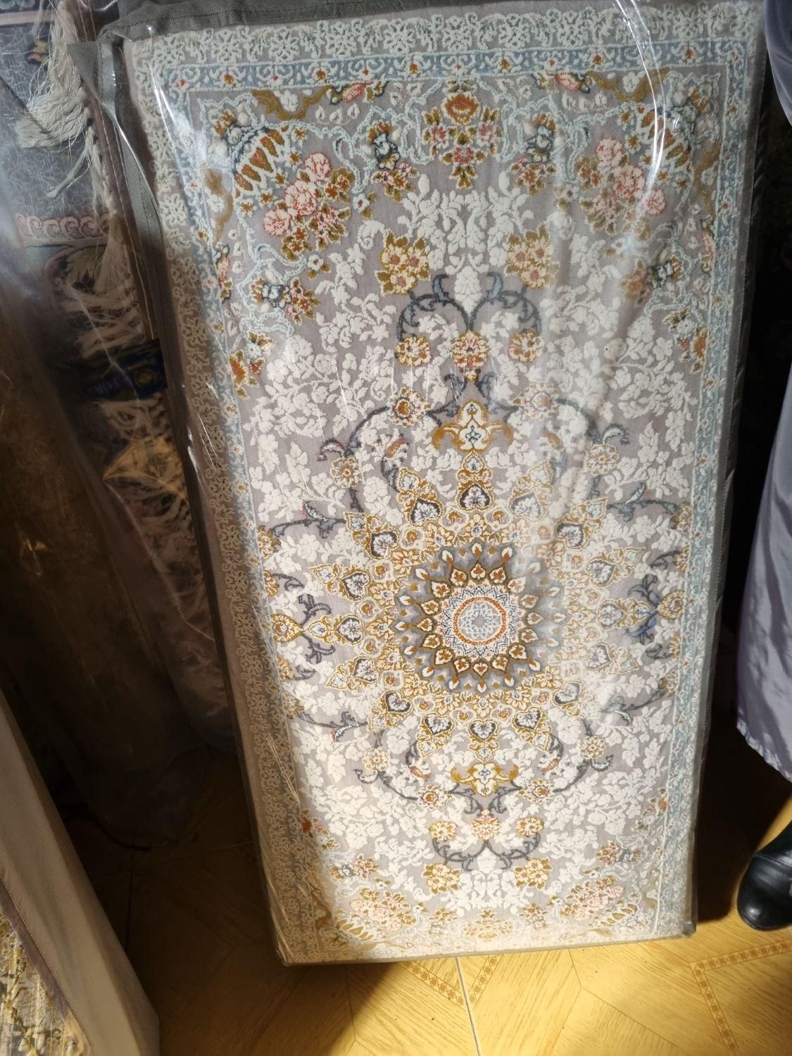 پشتی فرشی در طرح های مختلف|پشتی|بندر انزلی, گلسرخ|دیوار