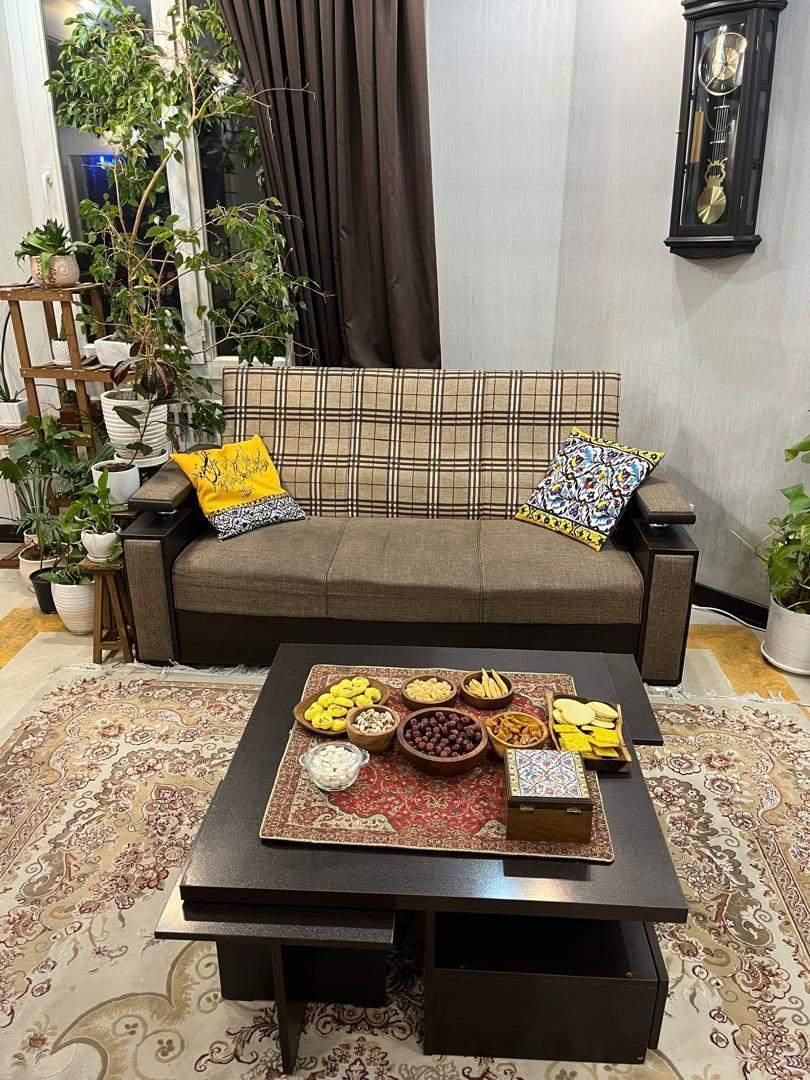 یک دست مبل 7 نفره همراه میز جلومبلی و دو عدد عسلی|مبلمان خانگی و میز عسلی|تهران, شهرآرا|دیوار