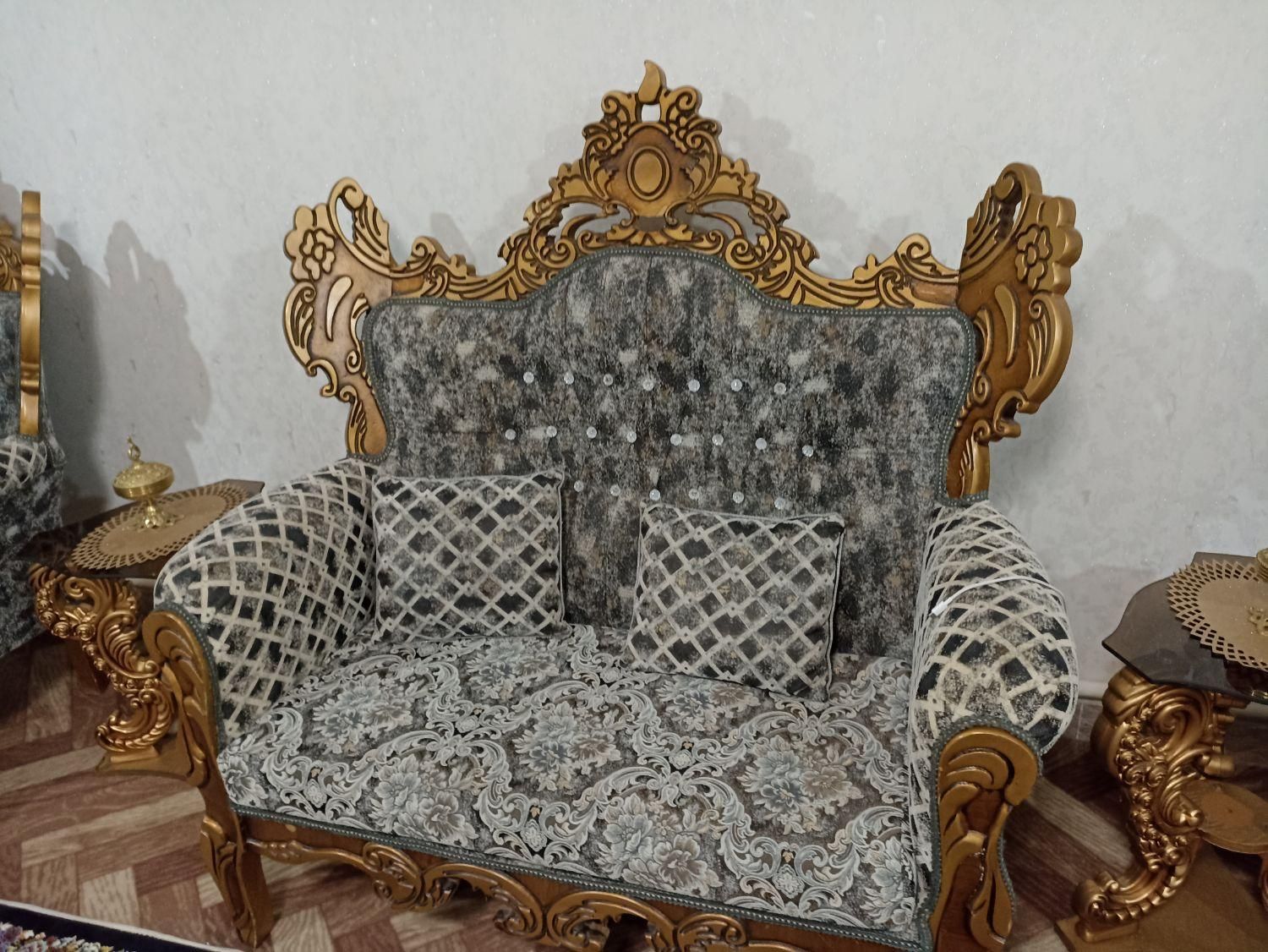 مبل سلطنتی ۹ نفره در حد نو|مبلمان خانگی و میز عسلی|گرمی, |دیوار