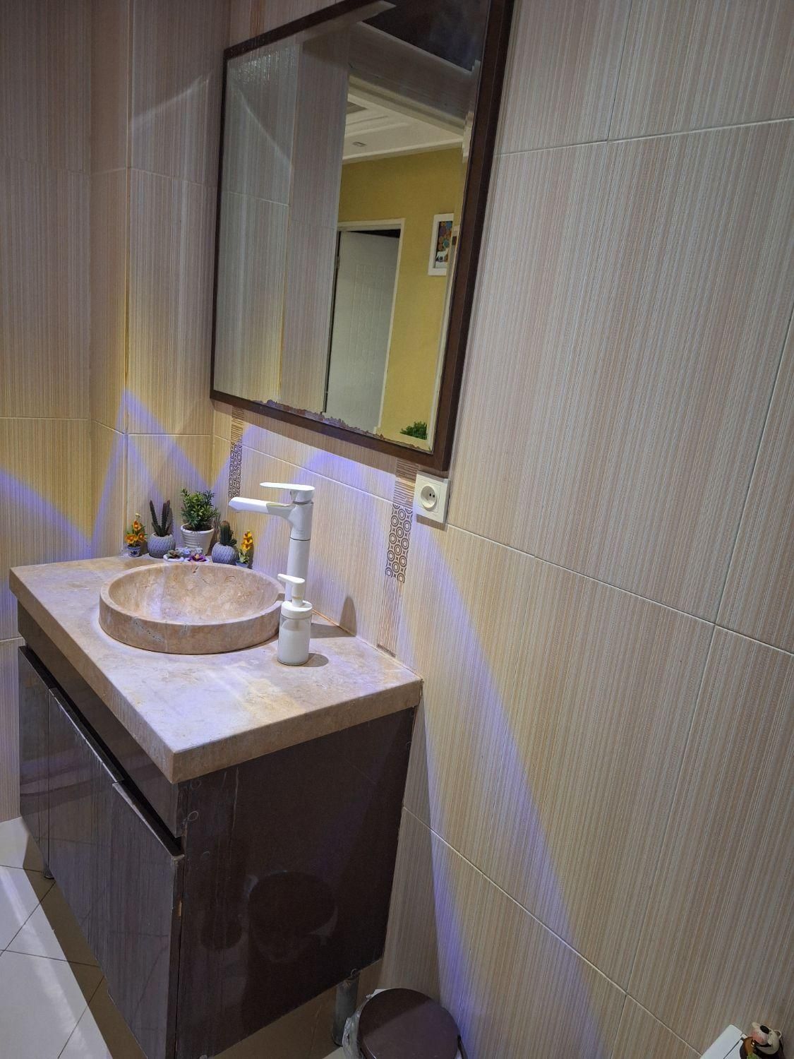 روشویی سنگی با آیینه وکابین پیویسی|لوازم سرویس بهداشتی|گرمسار, |دیوار