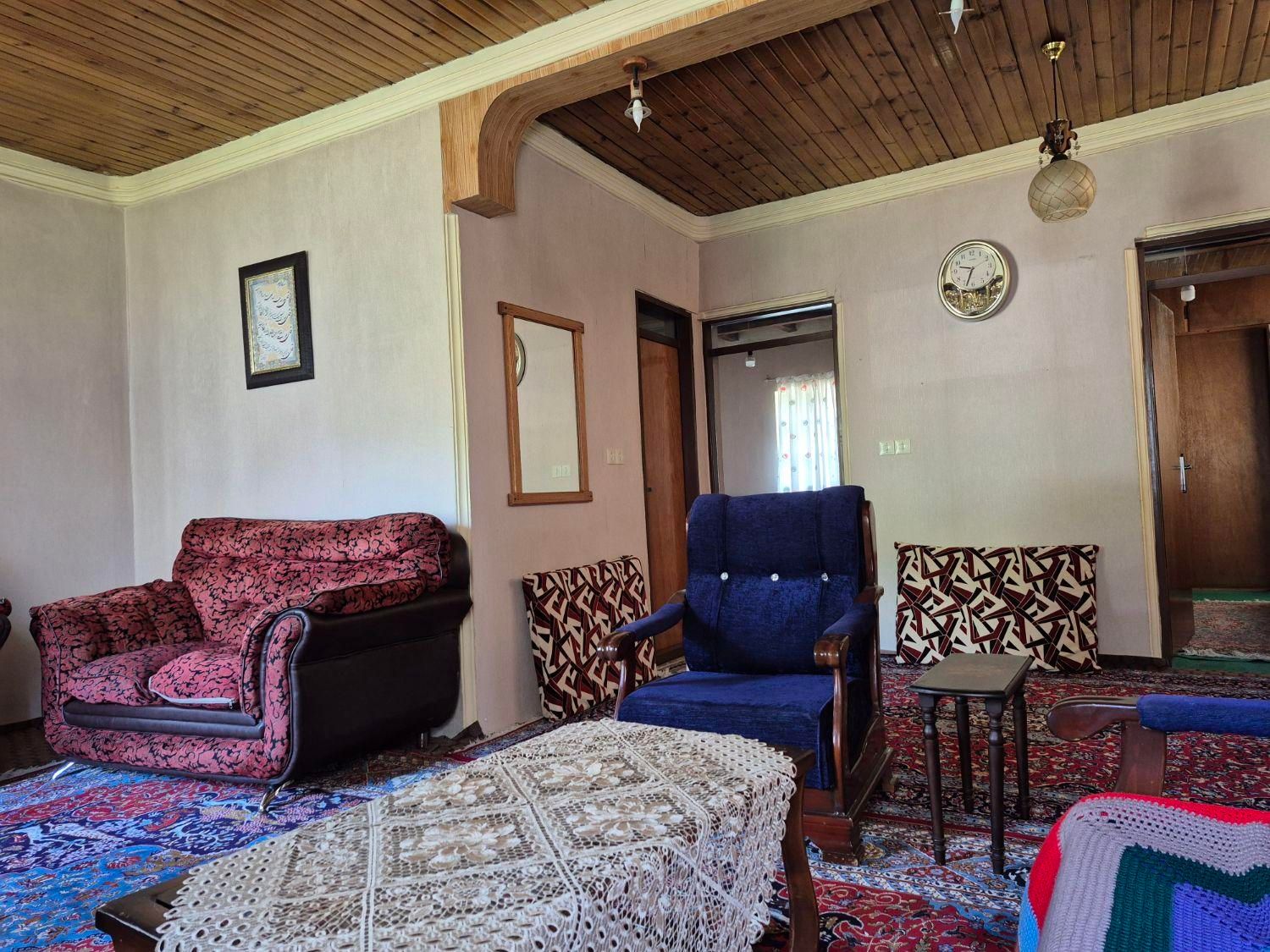 ویلای جنگلی کوهستانی با سقف چوب روس|اجارهٔ کوتاه‌مدت ویلا و باغ|کلاردشت, |دیوار