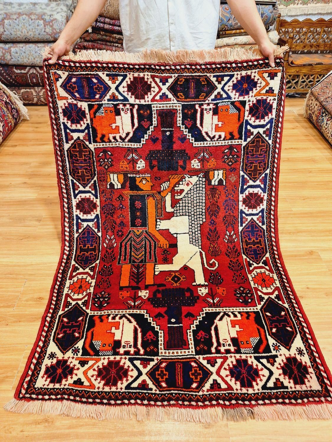 قالیچه دستباف شیراز زمینه لاکی|فرش|تهران, اکباتان|دیوار